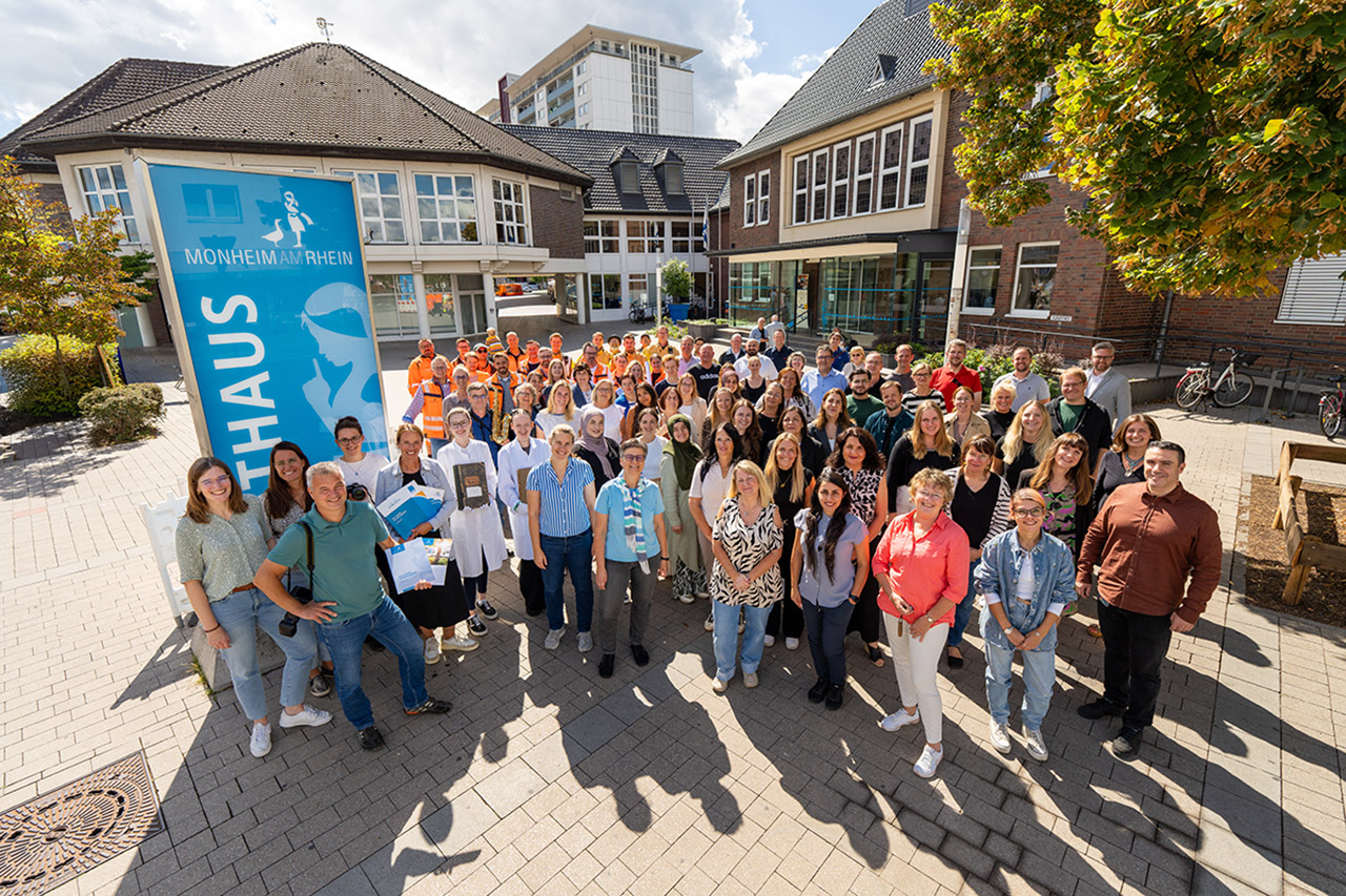 Gruppenfoto Mitarbeiter der Stadt Monheim am Rhein